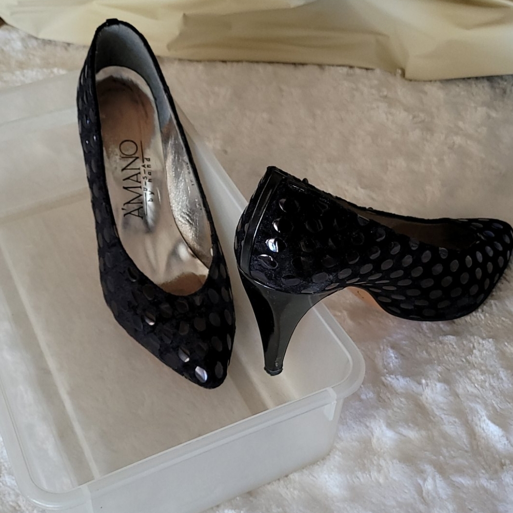 Leather swede pump